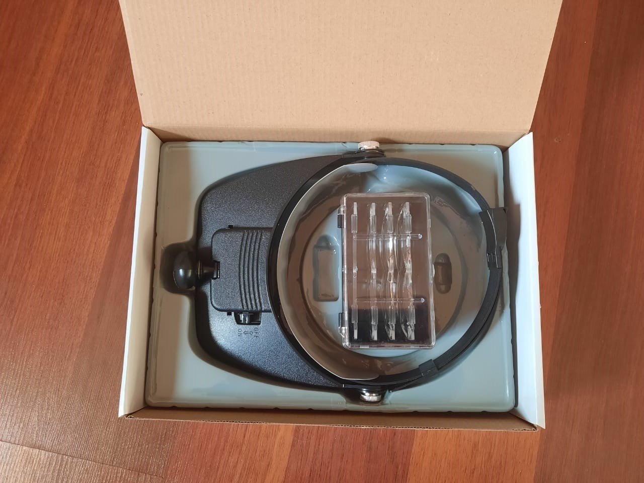 LENTE DE AUMENTO MULTIFUNCIONAL CON LUZ LED