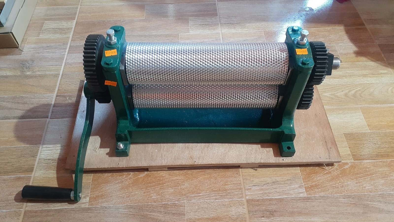 ESTAMPADORA DE RODILLO  MANUAL DE CERA DE ABEJA OBRERA 5.4MM