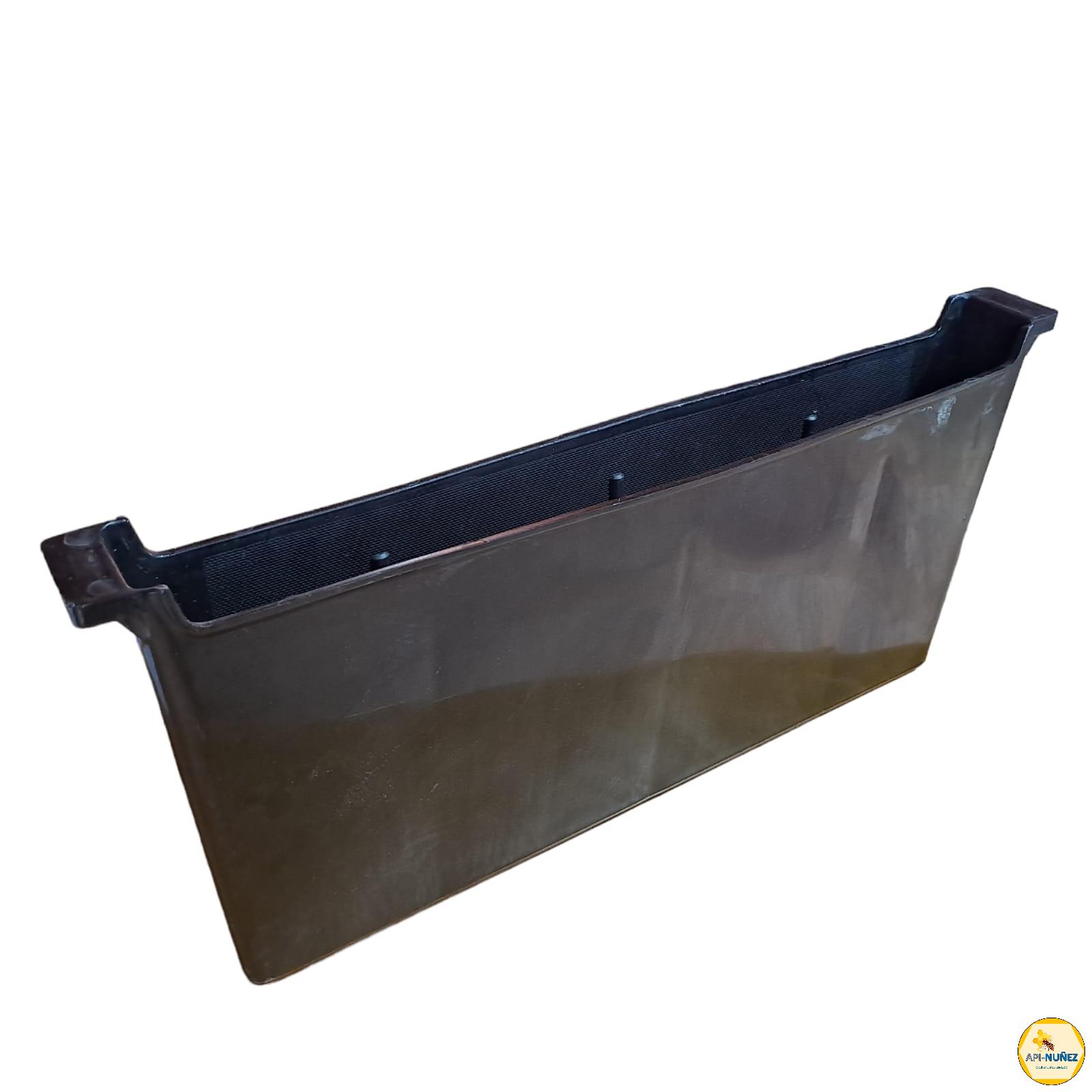 ALIMENTADOR  PLASTICO  DE 4 KG (3 LITROS)