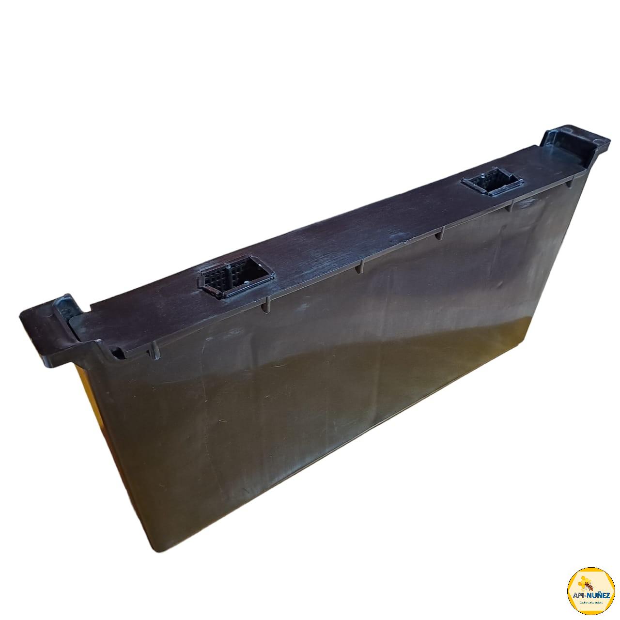 ALIMENTADOR  PLASTICO  DE 4 KG (3 LITROS) CON REJILLA ANTIAHOGO